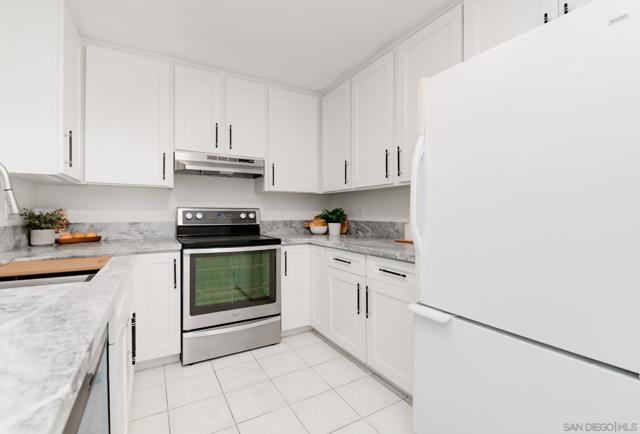 10400 Caminito Cuervo, San Diego CA: https://media.crmls.org/mediaz/52bf4731-1679-4e1b-b609-47a0937f9856.jpg
