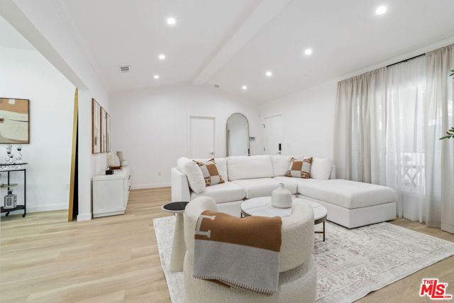 8226 Fountain Avenue, West Hollywood CA: https://media.crmls.org/mediaz/52bfc6d2-27ac-4066-8e6e-e80bf297da23.jpg