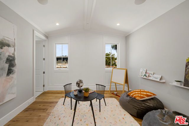 813 N Spaulding Avenue, Los Angeles CA: https://media.crmls.org/mediaz/52bfe6ed-266e-4898-9d2d-219cba81009c.jpg