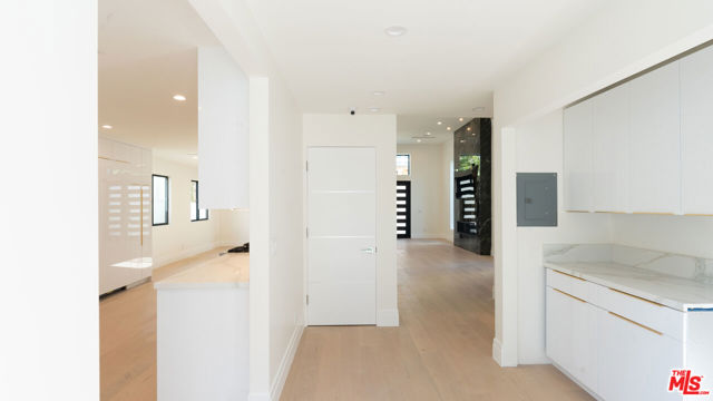 10520 Ashton Avenue, Los Angeles CA: https://media.crmls.org/mediaz/52bff1f3-2ed8-4184-9dc0-23c822d563fe.jpg