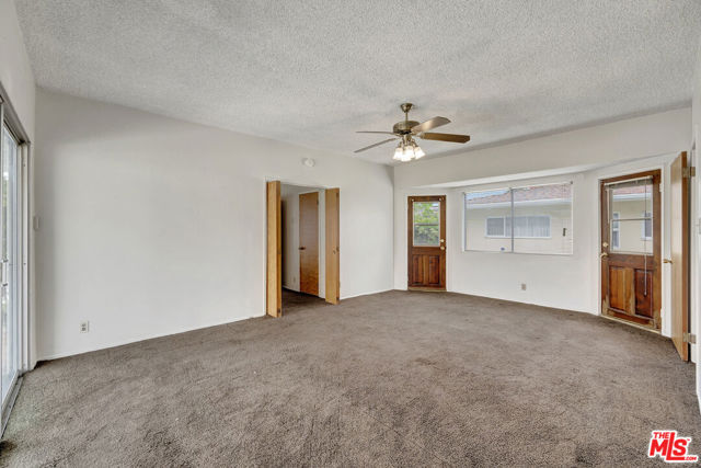 9855 Emperor Avenue, Arcadia CA: https://media.crmls.org/mediaz/52c00bfd-fe70-435d-bdd8-4e039bc59a57.jpg