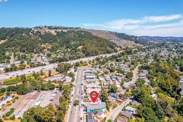 6133 Seminary Ave, Oakland CA: https://media.crmls.org/mediaz/52c06655-4861-4287-9397-55a147e38a37.jpg