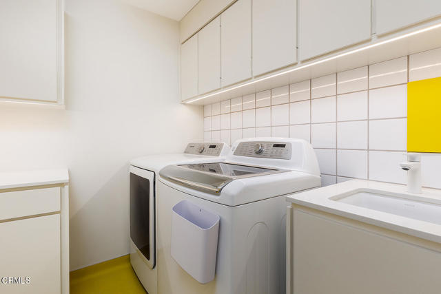 1055 Sherwood Road, San Marino CA: https://media.crmls.org/mediaz/52c080f3-3671-46d4-804b-18304d16d7b8.jpg