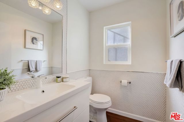 4990 Llano Drive, Woodland Hills CA: https://media.crmls.org/mediaz/52c0bc02-ca2a-45e7-8dae-12b95ef05f24.jpg