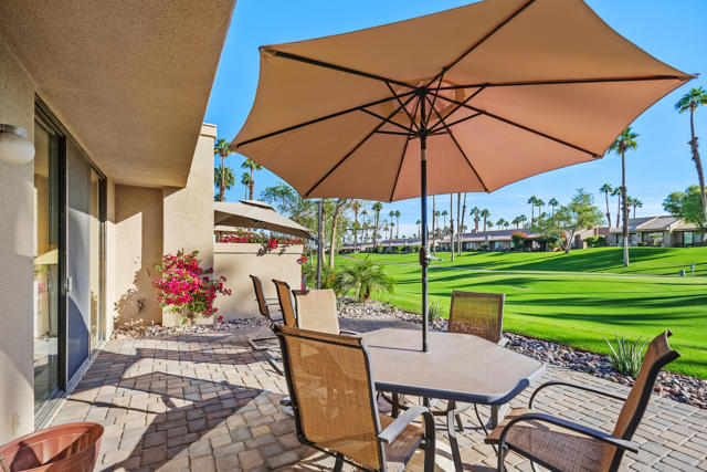 76495 Daffodil Drive, Palm Desert CA: https://media.crmls.org/mediaz/52c1aabd-dcdb-47c8-9eee-af4ca002dfbc.jpg