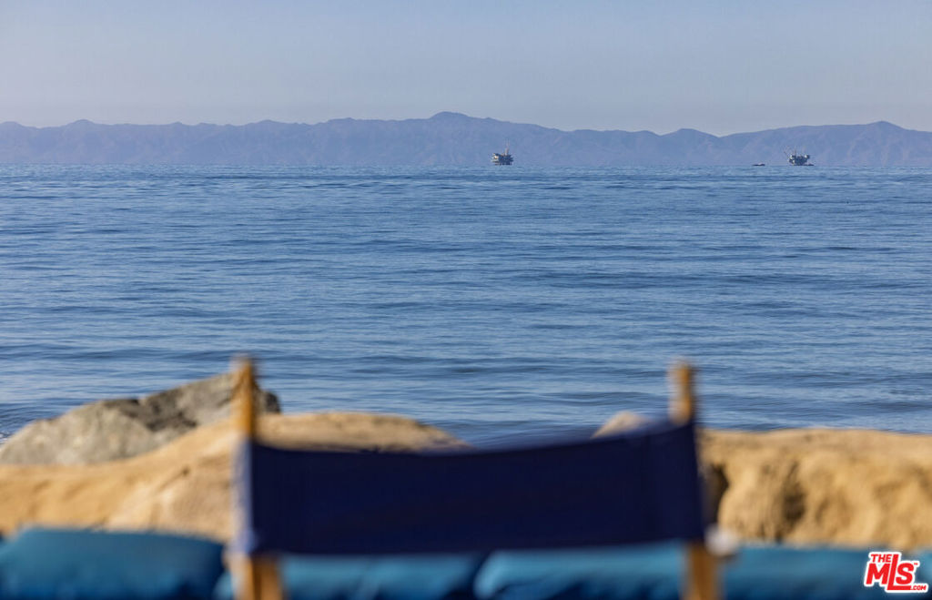 https://media.crmls.org/mediaz/52c1c2b7-c5b2-42c4-b157-f43cb52ee65b.jpg?preset=X-Large