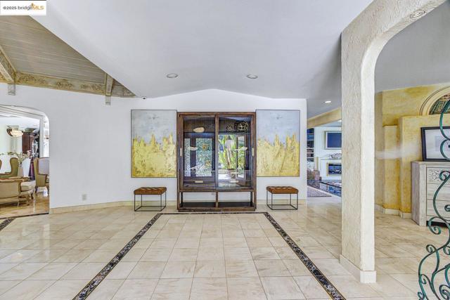 4146 Canyon Rd, Lafayette CA: https://media.crmls.org/mediaz/52c1cfd6-d624-4c1c-b025-5ed4b9d1bd4c.jpg