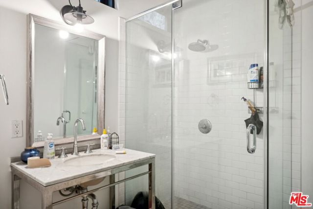 815 Hampton Drive, Venice CA: https://media.crmls.org/mediaz/52c1f80c-43b8-4fd8-90e5-56341fa2647c.jpg