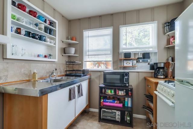 1834 Polk, San Diego CA: https://media.crmls.org/mediaz/52c20b55-e191-4910-9098-329f693562e1.jpg