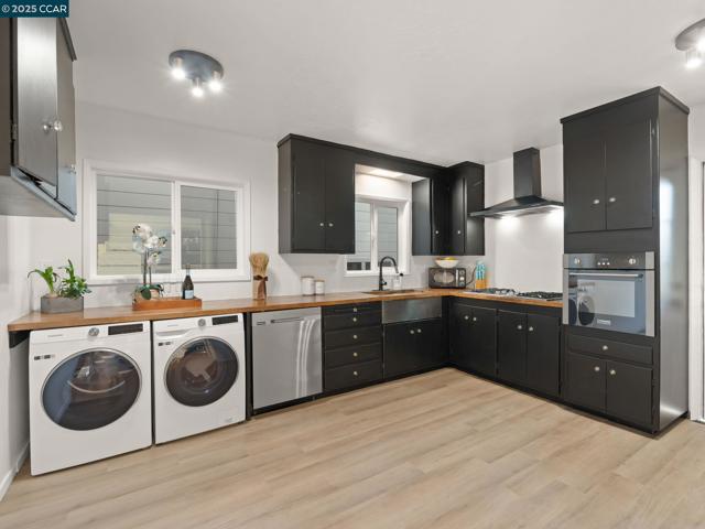 230 Fairlawn Dr, Berkeley CA: https://media.crmls.org/mediaz/52c20bba-02af-401c-bb93-c61e43f8fc65.jpg
