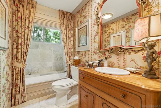 2885 Caminito Merion, La Jolla CA: https://media.crmls.org/mediaz/52c24a0b-ee47-4cfd-a887-ead26bc76783.jpg