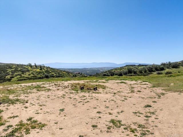 40707 Intrepid Rd, Hemet CA: https://media.crmls.org/mediaz/52c24a9d-d893-4413-b46a-86c67bafeb7d.jpg