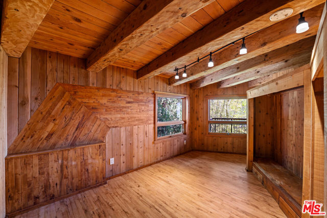 440 Mariposa Drive, Ventura CA: https://media.crmls.org/mediaz/52c2a1a3-7999-43ef-ab88-6fdc61497464.jpg