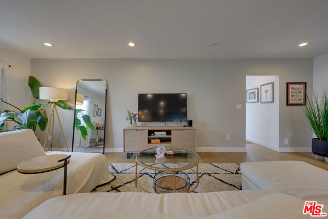 990 SUNSET Avenue photo 8