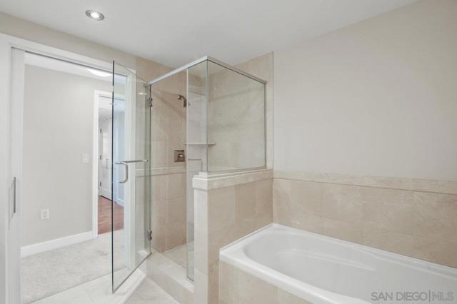 700 W E St, San Diego CA: https://media.crmls.org/mediaz/52c3203d-d01f-419b-909d-b41c053f8299.jpg