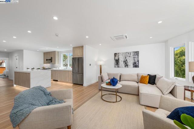 2356 15th St, San Francisco CA: https://media.crmls.org/mediaz/52c3341b-8e9f-4c65-9759-5212e1672284.jpg