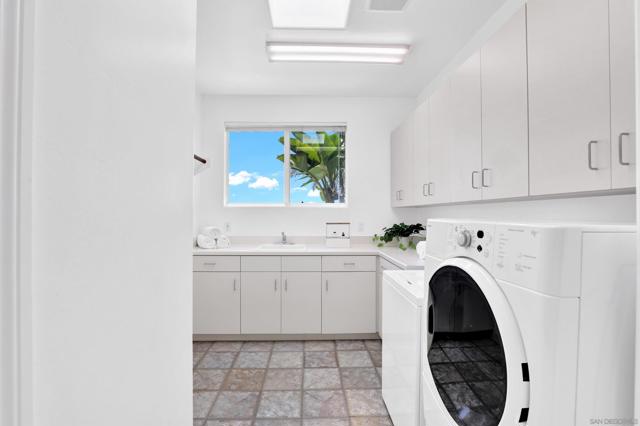 17342 Tam O Shanter Dr, Poway CA: https://media.crmls.org/mediaz/52c3b8fe-9eb0-49c9-884b-0e1ce6a986f3.jpg