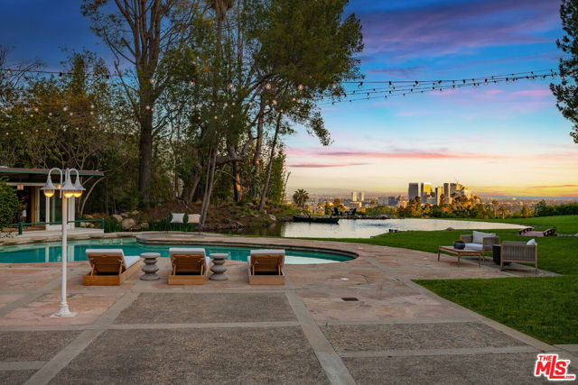 1177 Loma Linda Drive, Beverly Hills CA: https://media.crmls.org/mediaz/52c3cec5-b5c8-493f-9951-7b898a5d2445.jpg