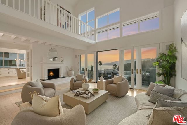 143 Ocean Avenue Ext, Santa Monica CA: https://media.crmls.org/mediaz/52c46e13-6f89-4a94-a937-796d5124d6cb.jpg
