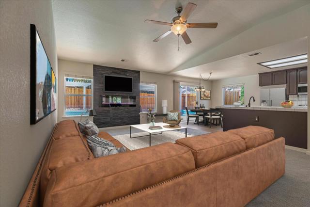 2161 Teakwood Court, Hollister CA: https://media.crmls.org/mediaz/52c4a279-8749-4777-b4a4-298f7754e6b9.jpg