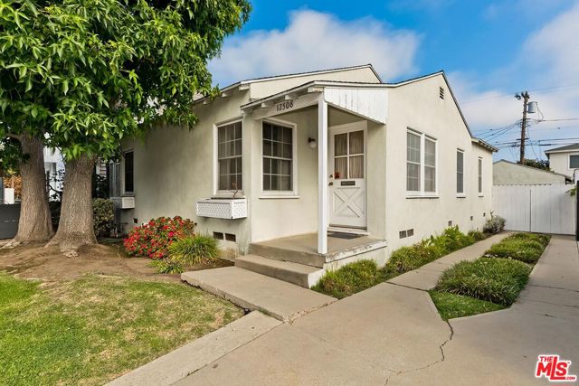 12508 Greene Avenue, Los Angeles CA: https://media.crmls.org/mediaz/52c4c22b-f29e-48bc-a519-7b8e0b9c305f.jpg