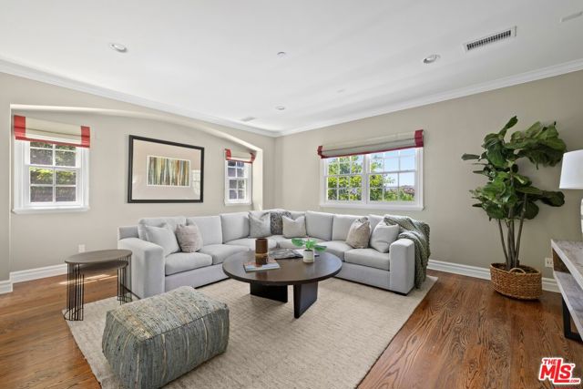 17710 Karen Drive, Encino CA: https://media.crmls.org/mediaz/52c5014e-fa4a-4554-88d4-a5f8a976ef56.jpg
