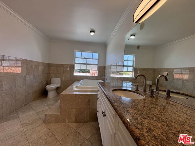 427 S Clark Drive, Beverly Hills CA: https://media.crmls.org/mediaz/52c558fd-5736-4843-9cdb-de42126ed7f3.jpg