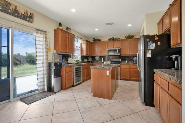 83554 Big Bear Place, Coachella CA: https://media.crmls.org/mediaz/52c63846-2a08-4088-aafe-e6e5a18b06ff.jpg