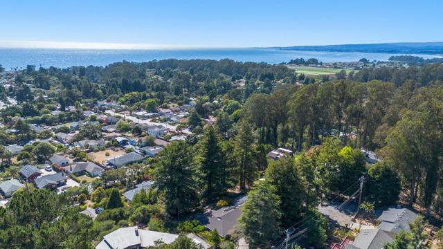 33 Aqua View Drive, Watsonville CA: https://media.crmls.org/mediaz/52c64766-2780-4064-a4df-7bd0231fa826.jpg