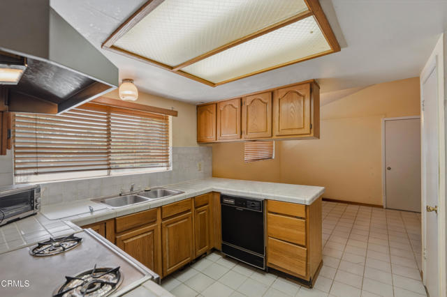 Detail Gallery Image 7 of 26 For 975 E Avenida De Los Arboles, Thousand Oaks,  CA 91360 - 4 Beds | 3 Baths