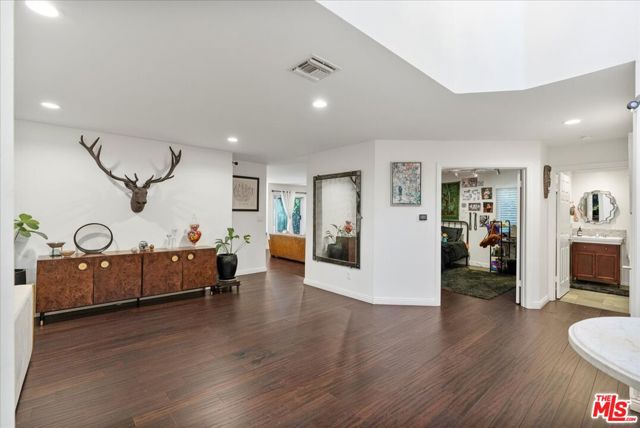 12834 Landale Street, Studio City CA: https://media.crmls.org/mediaz/52c67873-6849-474a-addc-c287edbc3f24.jpg