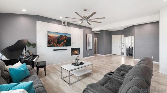 28371 Evening Star Dr, Menifee CA: https://media.crmls.org/mediaz/52c6aefa-337e-4aa1-b944-04ecffbf1754.jpg