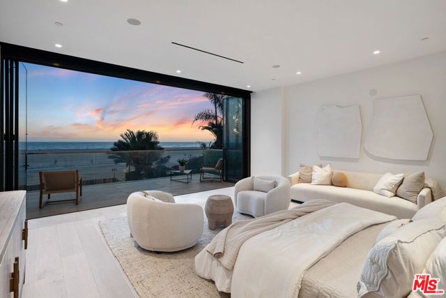Image 39 of 47 For 938 Palisades Beach Road