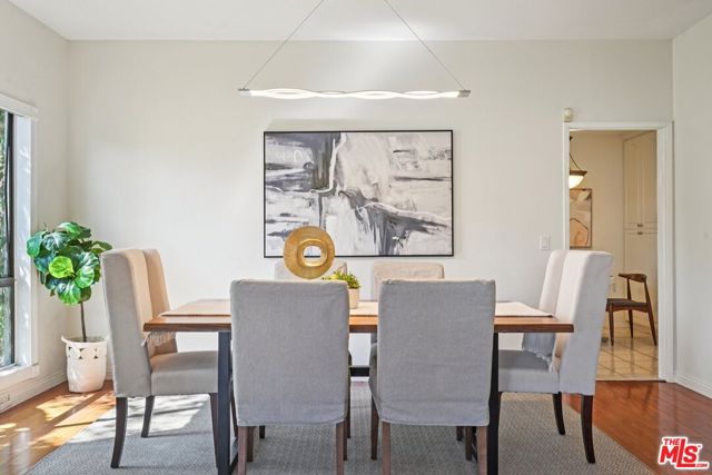 1209 Amherst Avenue, Los Angeles CA: https://media.crmls.org/mediaz/52c71520-a319-48c5-992d-b061fe2cf275.jpg