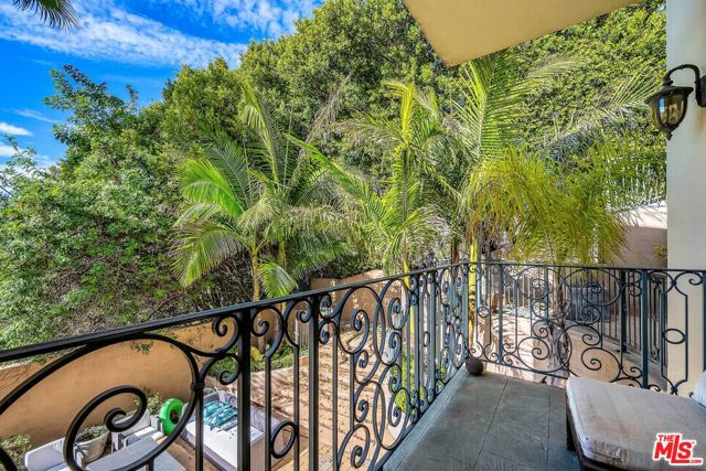 3110 Benedict Canyon Drive, Beverly Hills CA: https://media.crmls.org/mediaz/52c72bf6-894e-4ba3-9b70-5b8d0b97f25d.jpg