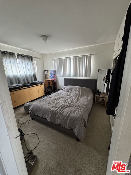 231 California Avenue, Santa Monica CA: https://media.crmls.org/mediaz/52c75a3e-df0c-4384-a509-77288d9a9f3e.jpg