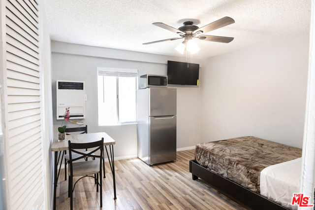 930 Fraser Avenue, Los Angeles CA: https://media.crmls.org/mediaz/52c7a132-ddfa-492d-ba86-a3649c0cd28f.jpg