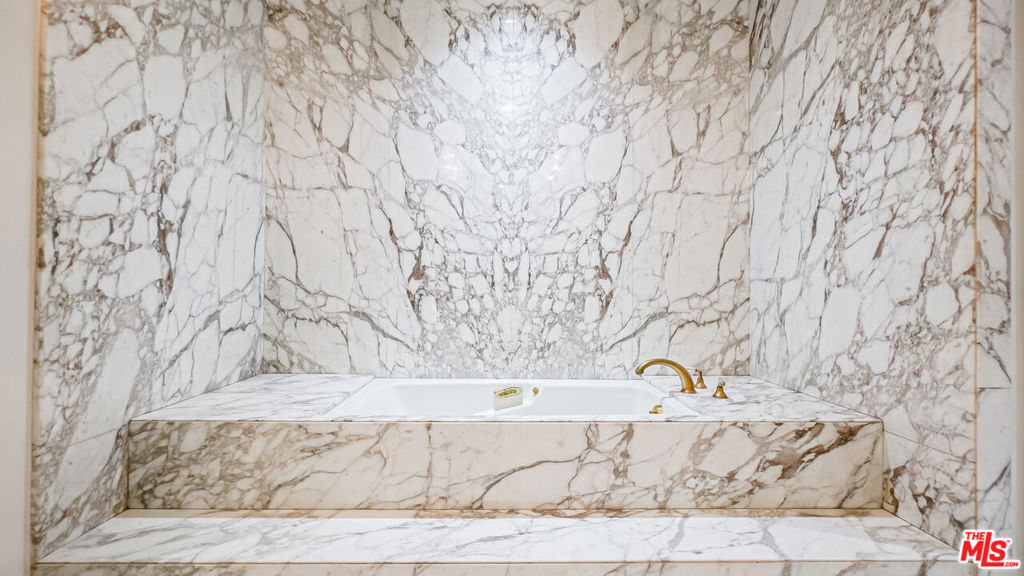 https://media.crmls.org/mediaz/52c7d65d-91d0-4ce9-bbde-600690be3aad.jpg?preset=X-Large