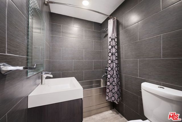 8657 Valley Flores Drive, West Hills CA: https://media.crmls.org/mediaz/52c7fe7c-f541-4ea5-90e3-cf8e10ce5d12.jpg