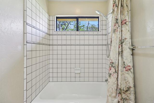 Detail Gallery Image 28 of 60 For 1575 Larson Ln, Fallbrook,  CA 92028 - 3 Beds | 2/1 Baths