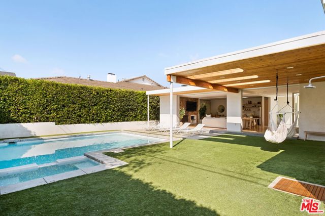 6641 Bedford Avenue, Los Angeles CA: https://media.crmls.org/mediaz/52c83552-39a1-4995-b0ee-a91b5046aa20.jpg