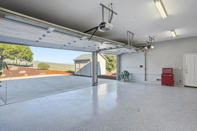 979 Via Rodriguez, San Juan Bautista CA: https://media.crmls.org/mediaz/52c8445a-bf86-403c-830f-0b98ec8702a7.jpg