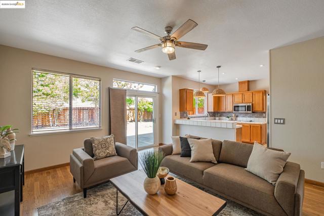 85 Duckhorn Place, Oakley CA: https://media.crmls.org/mediaz/52c95782-9b43-4840-b47a-bdbc30e7f597.jpg