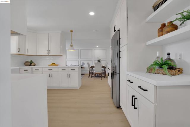 946 Notre Dame Ave, Concord CA: https://media.crmls.org/mediaz/52c98ccf-7699-44ee-afd7-7bbeaa38f2c8.jpg