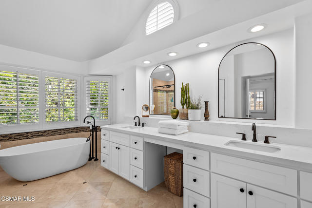 4799 Canterbury Street, Westlake Village CA: https://media.crmls.org/mediaz/52c9b1f0-c4f8-4aad-a00b-d02982ae737b.jpg