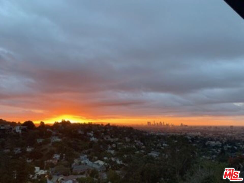 https://media.crmls.org/mediaz/52c9b904-2852-4ba6-aa96-7343d7fa6c64.jpg?preset=X-Large