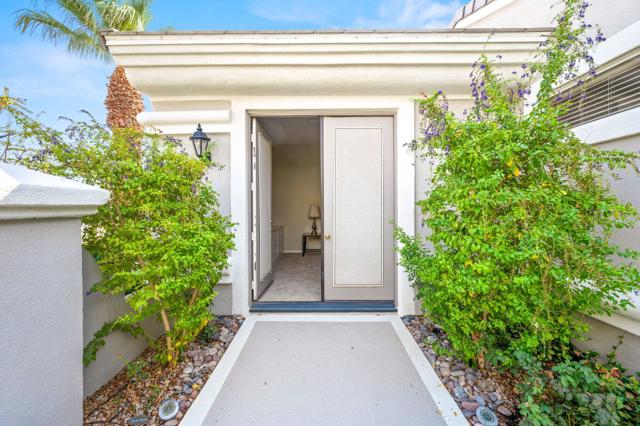 78467 Sterling Lane, Palm Desert CA: https://media.crmls.org/mediaz/52c9bc67-b795-4d76-8305-a50e55acac40.jpg