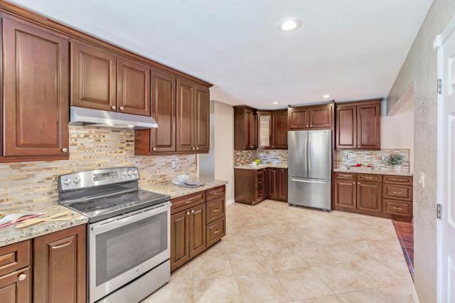 1650 Bella Vista Drive, Hollister CA: https://media.crmls.org/mediaz/52ca090f-ce26-4785-81a7-0bcdfc63327b.jpg