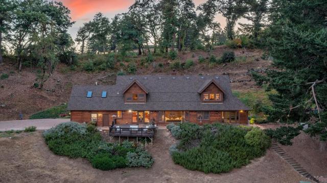 19960 Skyline Boulevard, Los Gatos CA: https://media.crmls.org/mediaz/52ca578b-3edd-4196-92ef-adbd05eae0ef.jpg