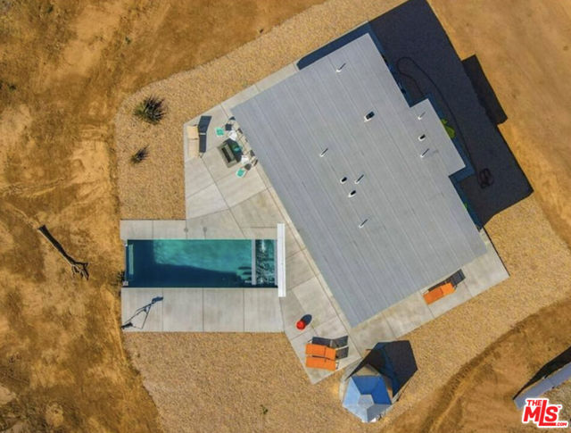 5215 Pioneertown Road, Pioneertown CA: https://media.crmls.org/mediaz/52ca5e44-cc91-4178-8931-b6f00a27b6e3.jpg